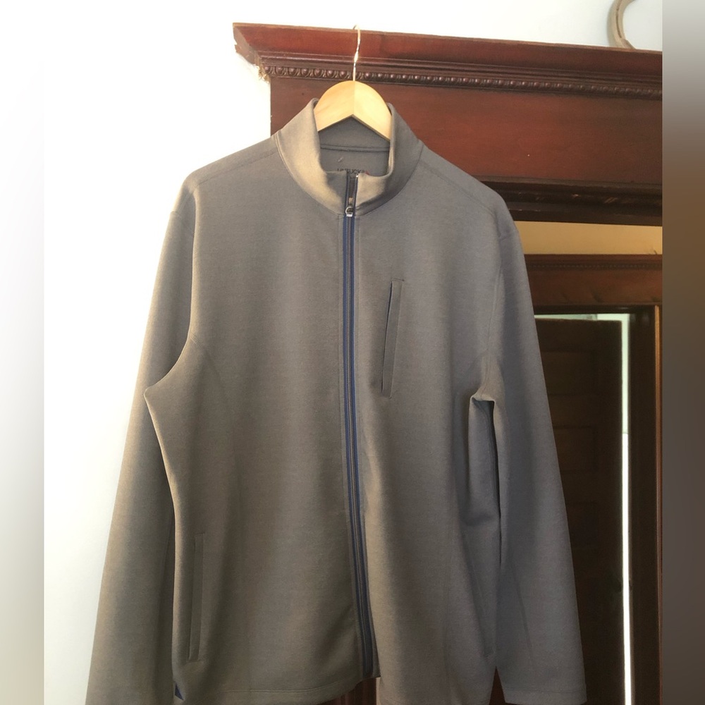 Untuckit grey zip
Up - Sz L